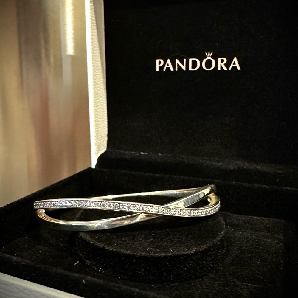 ♥️Pandora Entwined CZ Bangle.